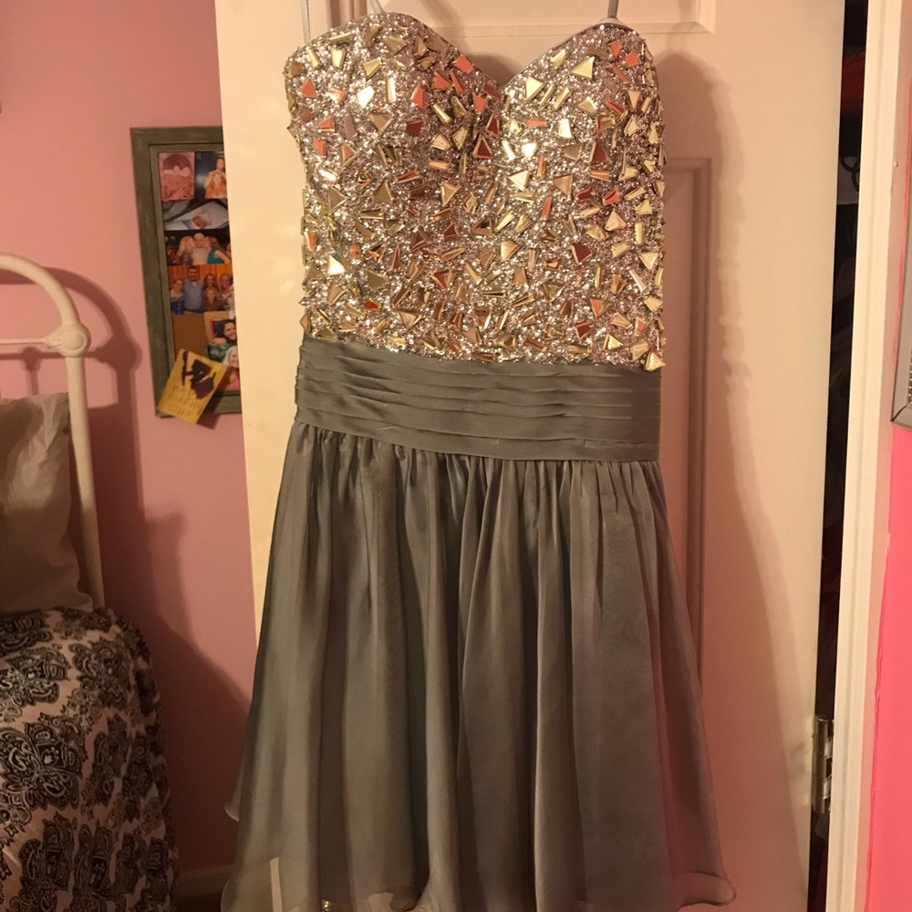 Worn once for prom